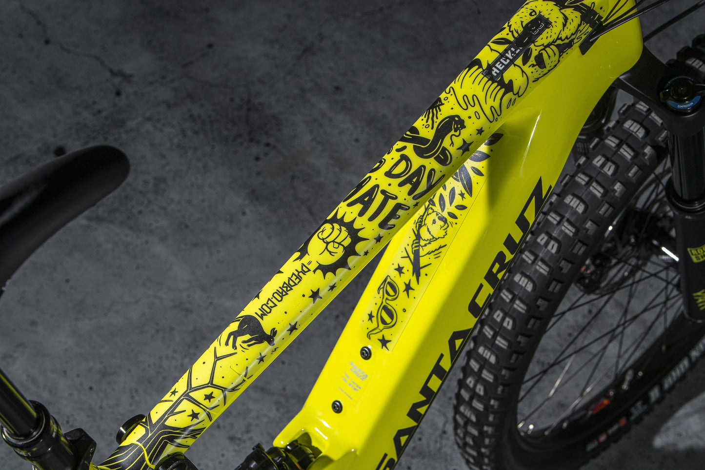 Close up tob tube image of Pray for Straya design 2