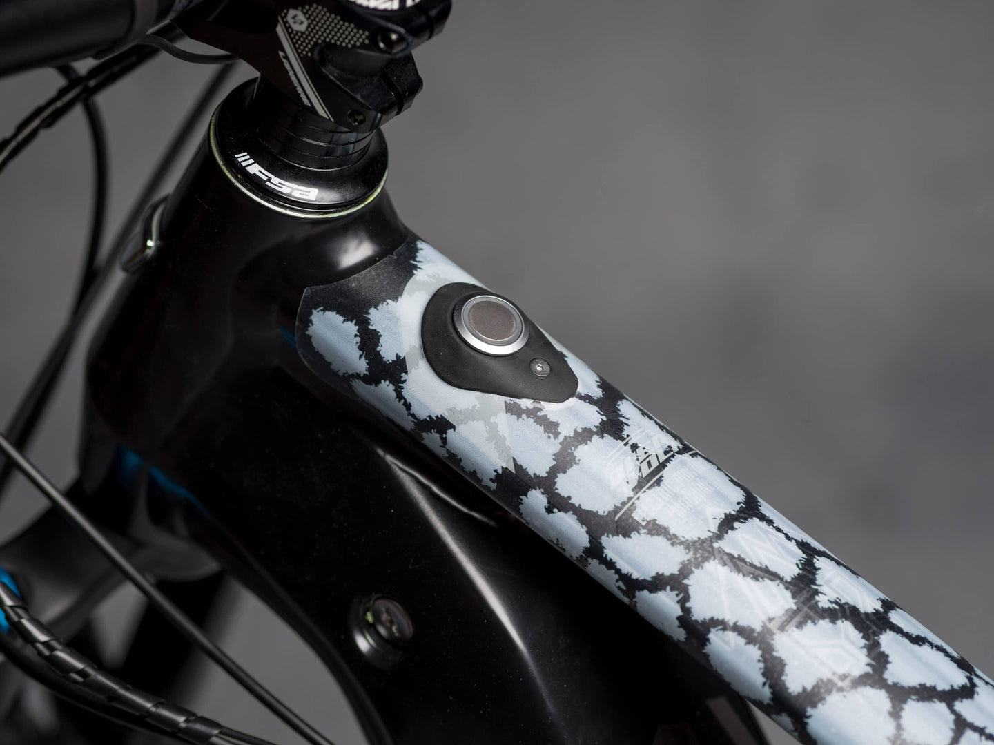 White, Matt / K Mack Animal Print white matt