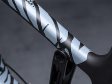 Load image into Gallery viewer, White, Matt / Zebra white matt